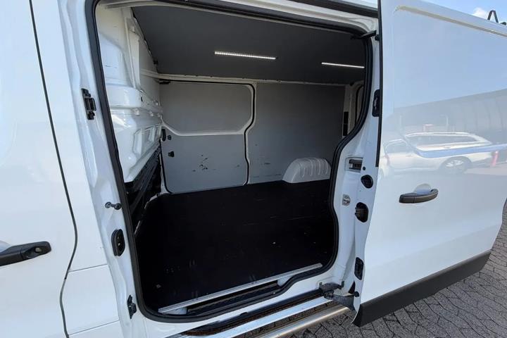 Hvid Opel Vivaro fra 2019
