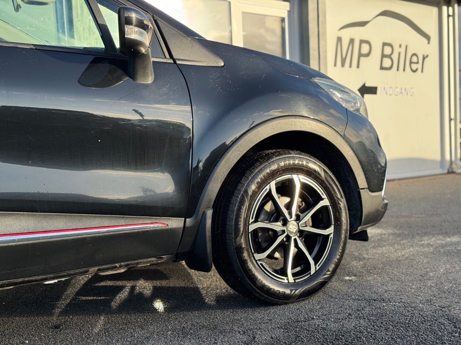 Sort Renault Captur fra 2016