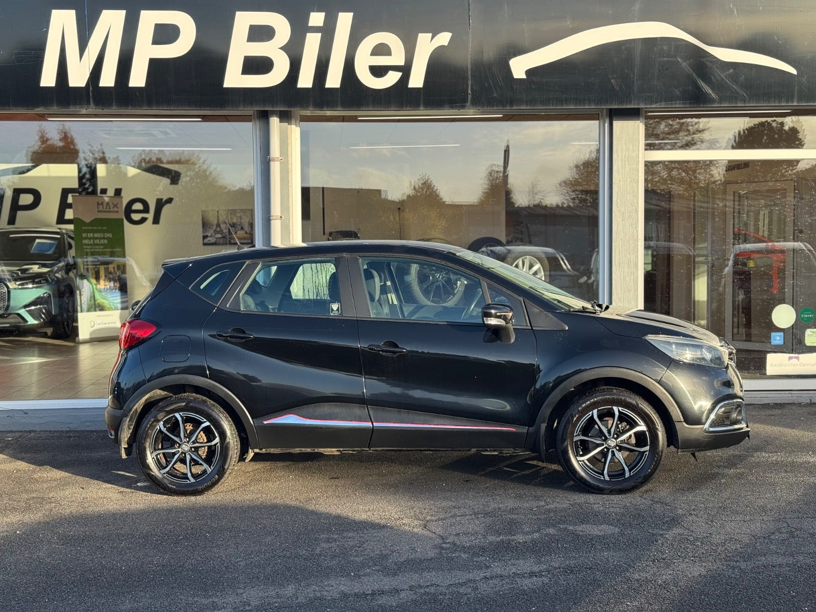 Sort Renault Captur fra 2016