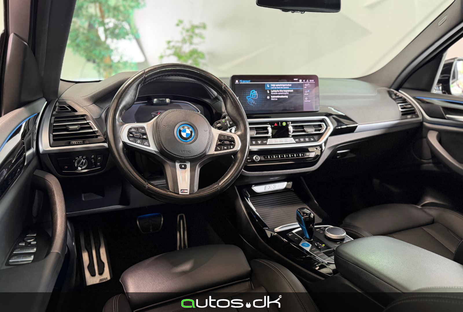 Rød BMW iX3 fra 2022