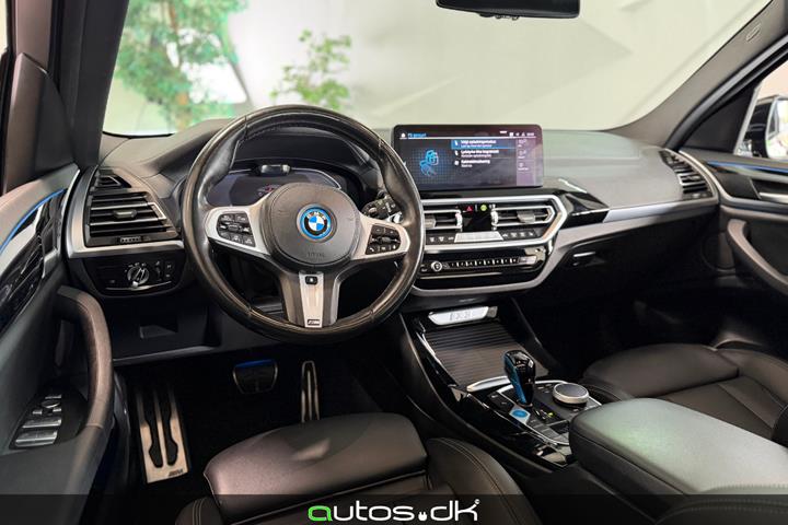 Rød BMW iX3 fra 2022