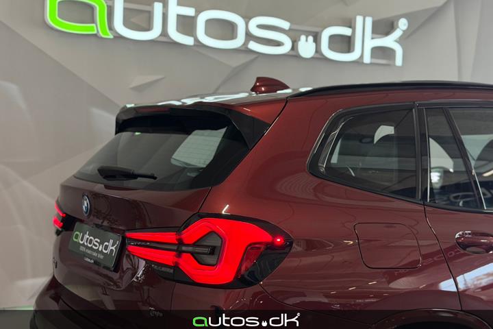 Rød BMW iX3 fra 2022