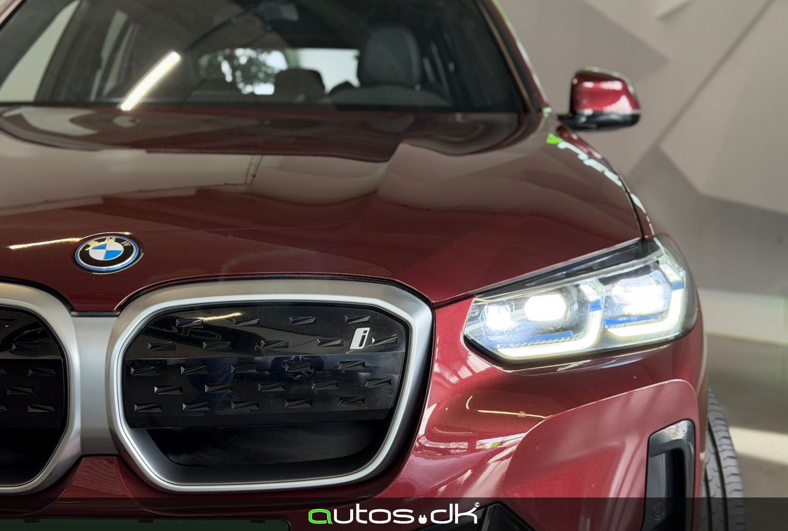 Rød BMW iX3 fra 2022