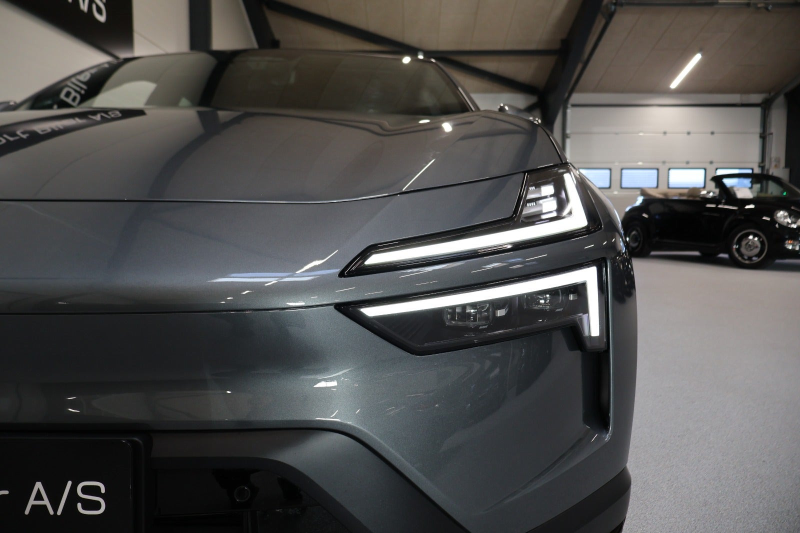 Grå Polestar 4 fra 2025