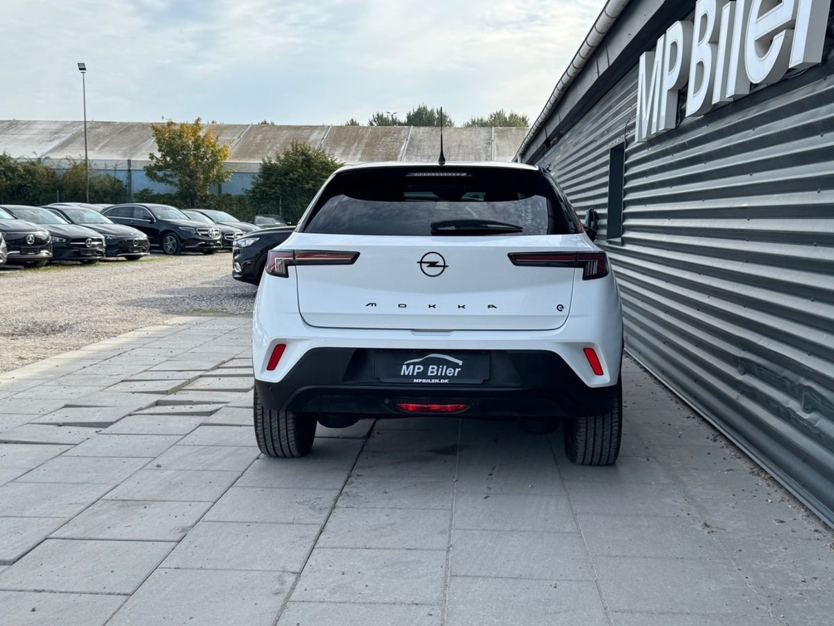 Hvid Opel Mokka-e fra 2024