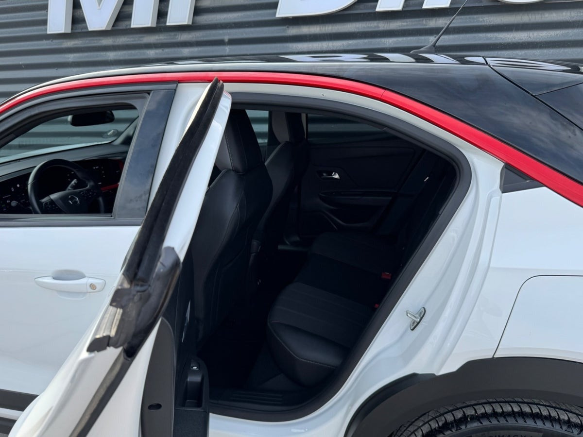 Hvid Opel Mokka-e fra 2024