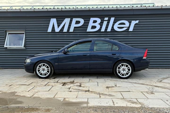 Blå Volvo S60 fra 2001