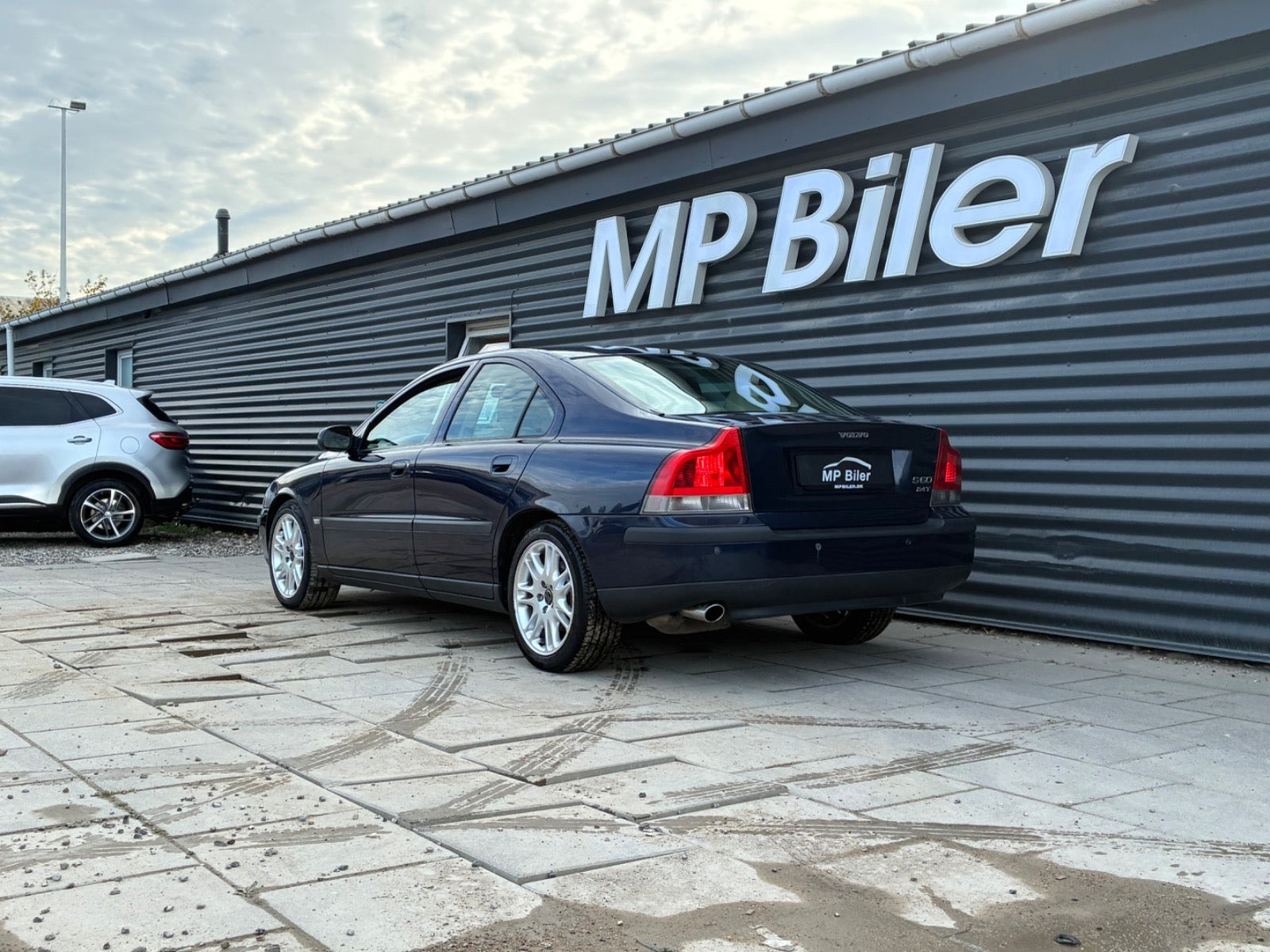 Blå Volvo S60 fra 2001