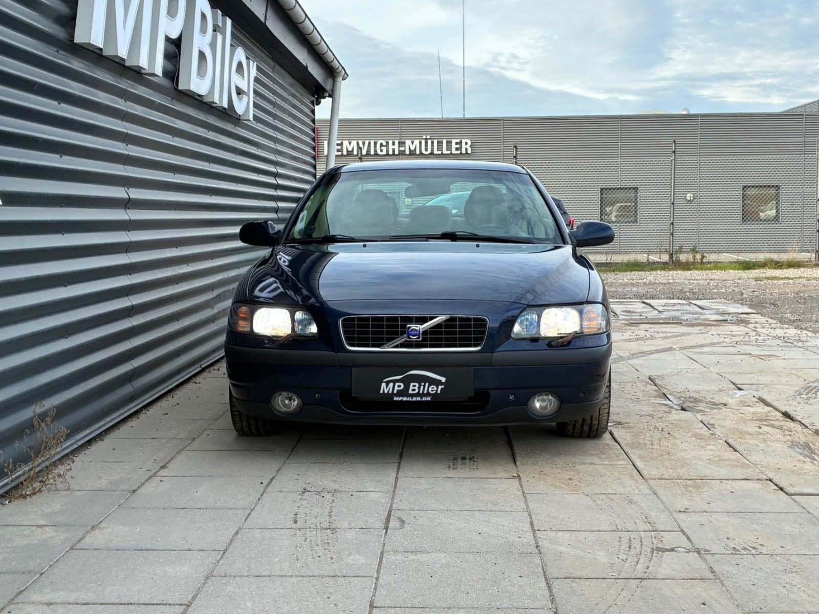 Blå Volvo S60 fra 2001