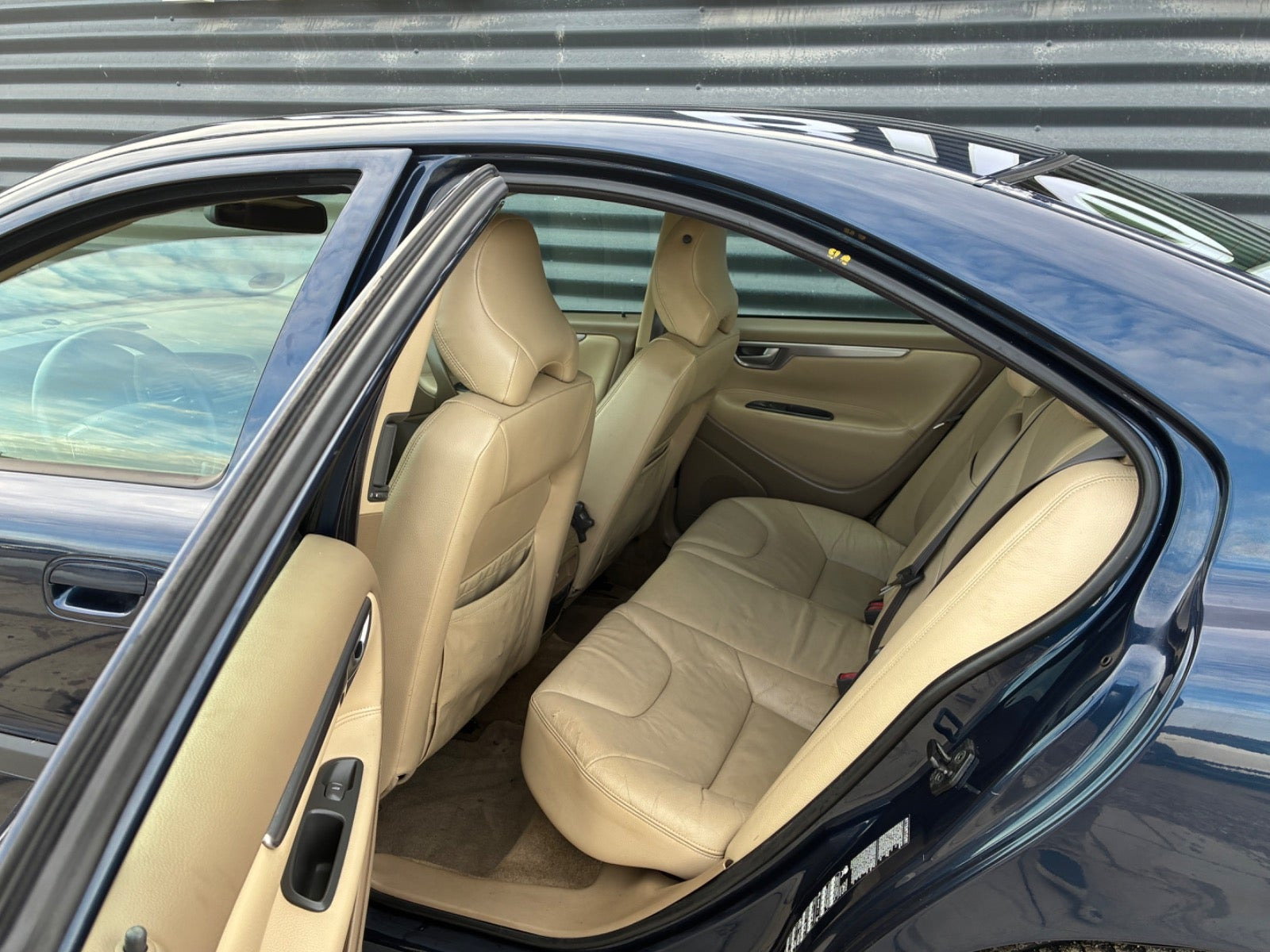 Blå Volvo S60 fra 2001
