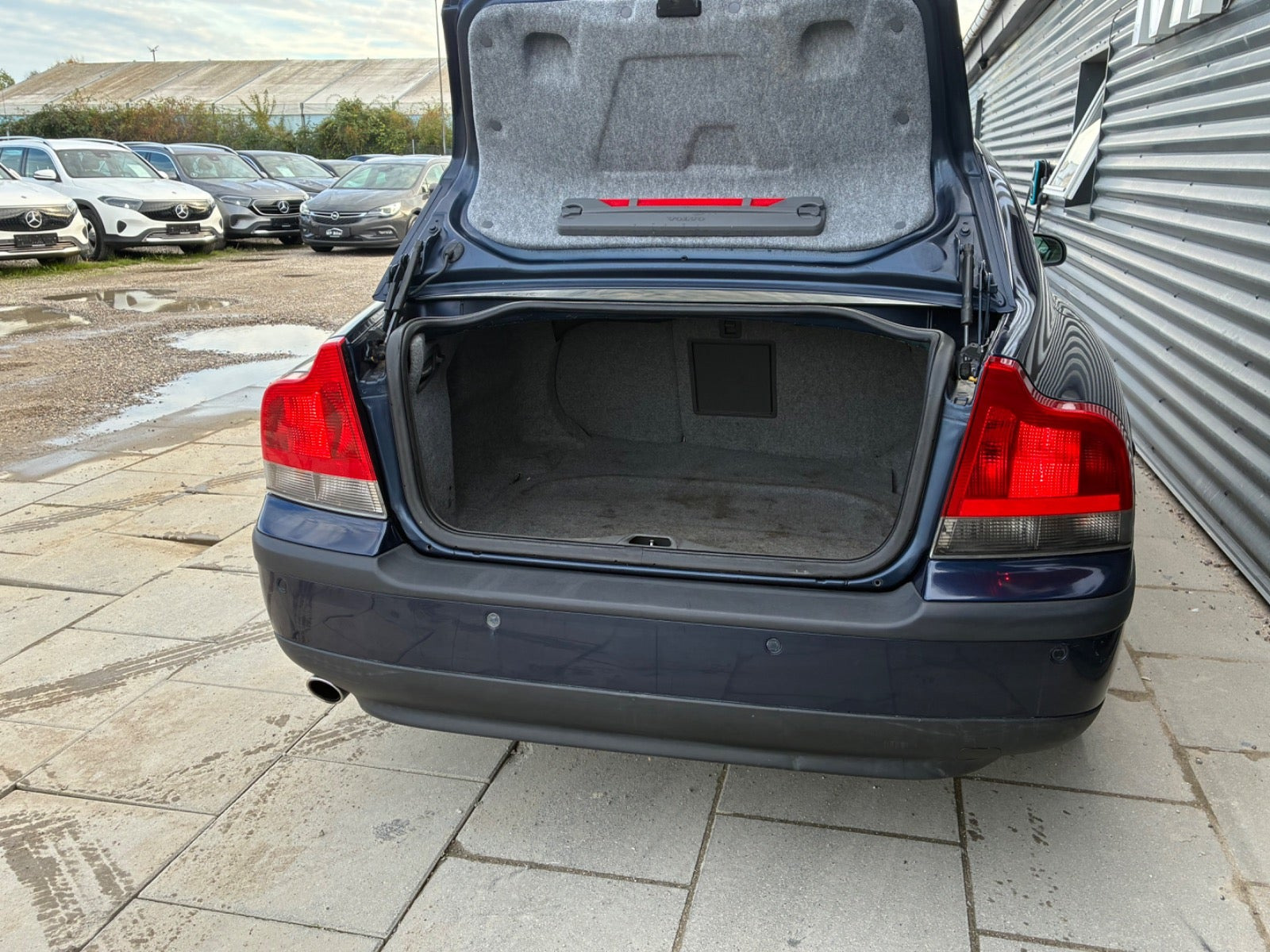 Blå Volvo S60 fra 2001