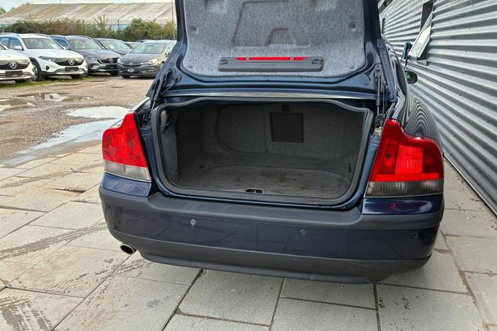 Blå Volvo S60 fra 2001