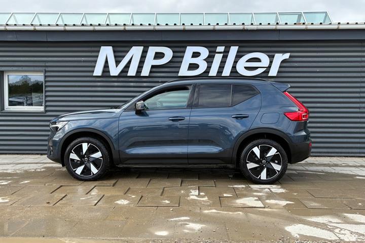 Blå Volvo EX40 fra 2025