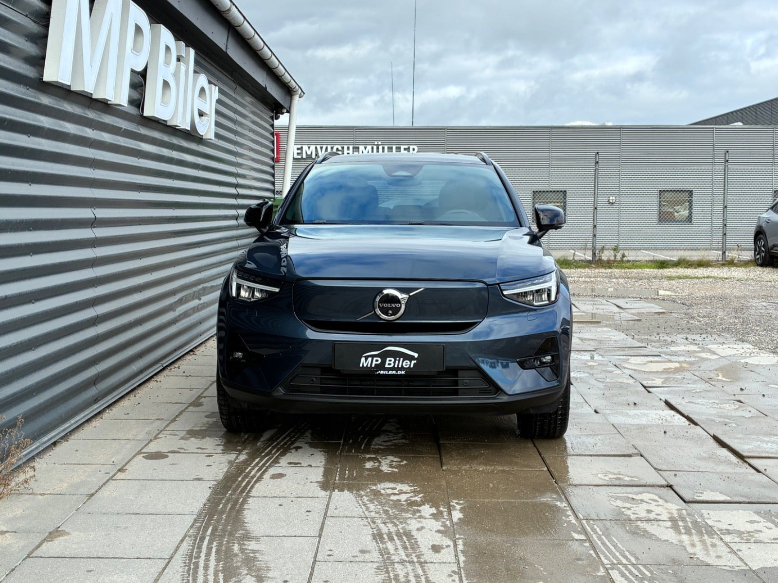 Blå Volvo EX40 fra 2025