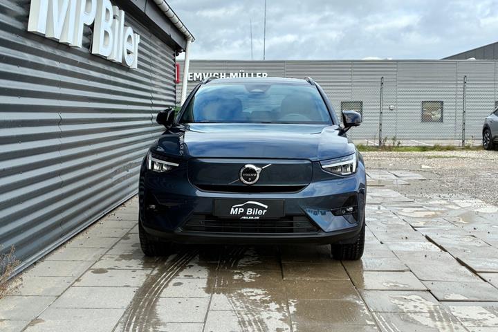Blå Volvo EX40 fra 2025