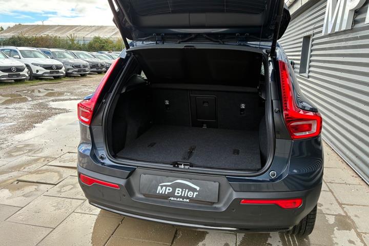 Blå Volvo EX40 fra 2025