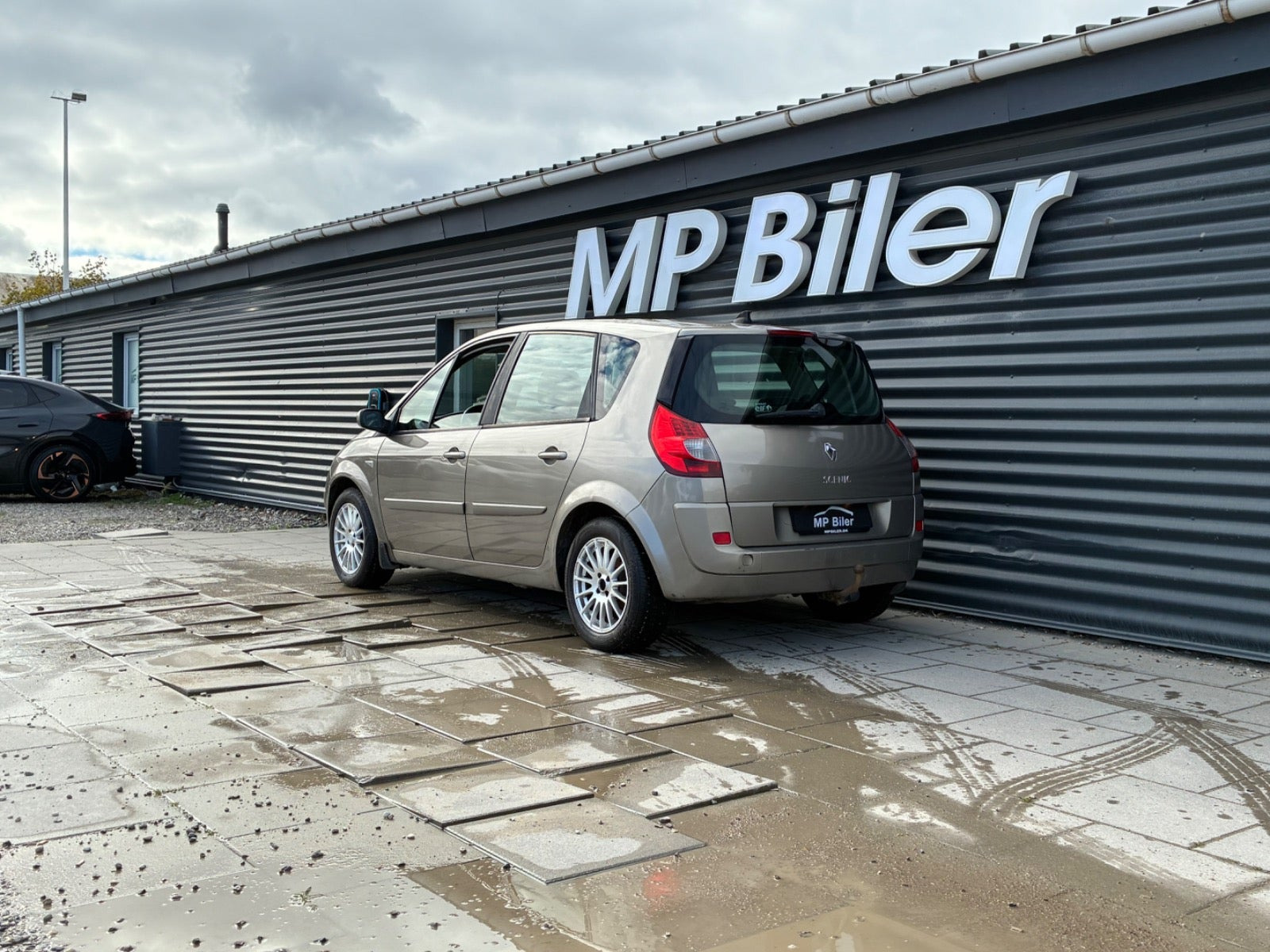Orange Renault Scenic II fra 2008