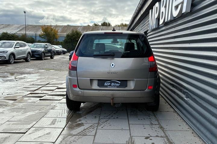 Orange Renault Scenic II fra 2008