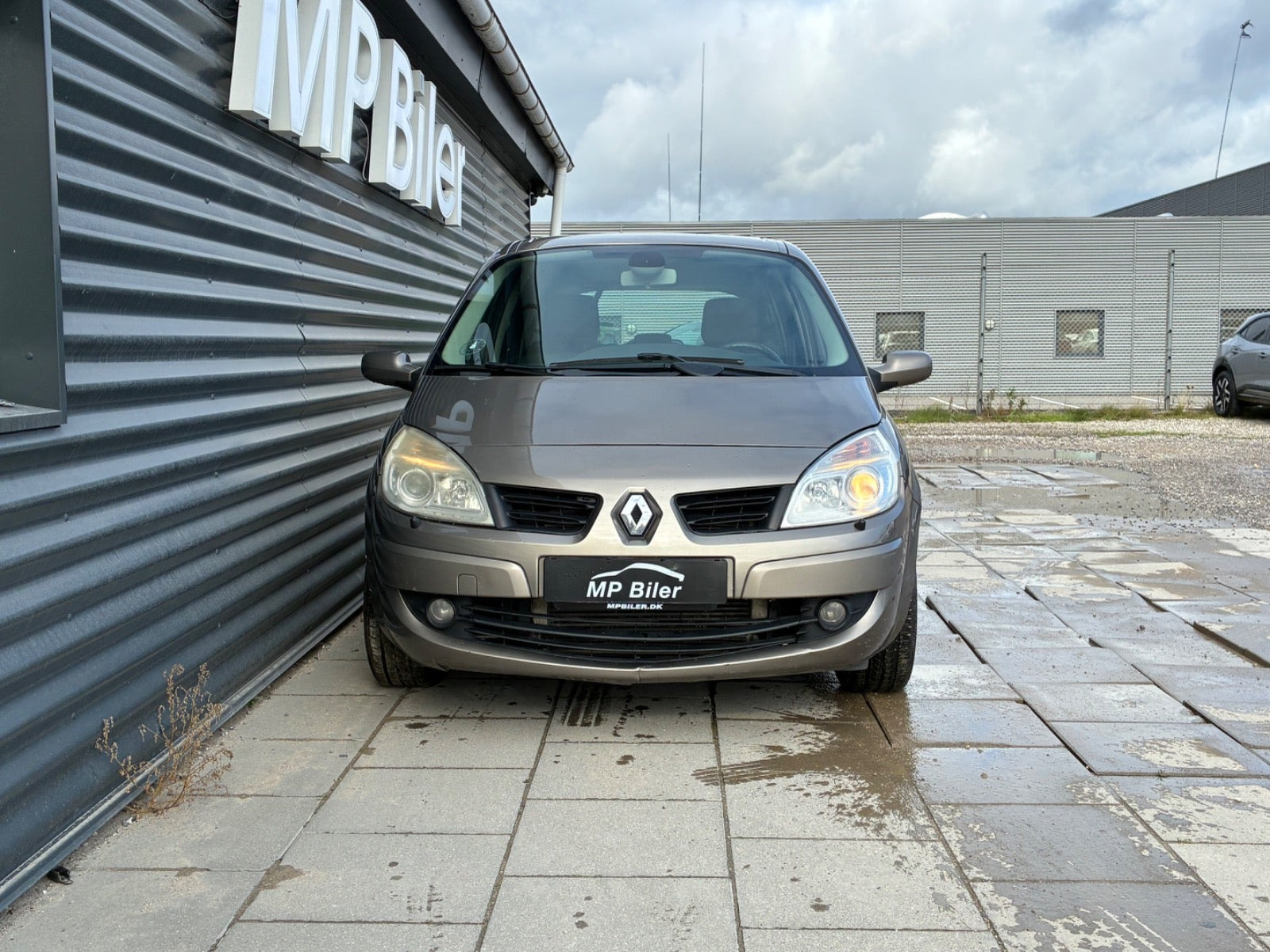 Orange Renault Scenic II fra 2008