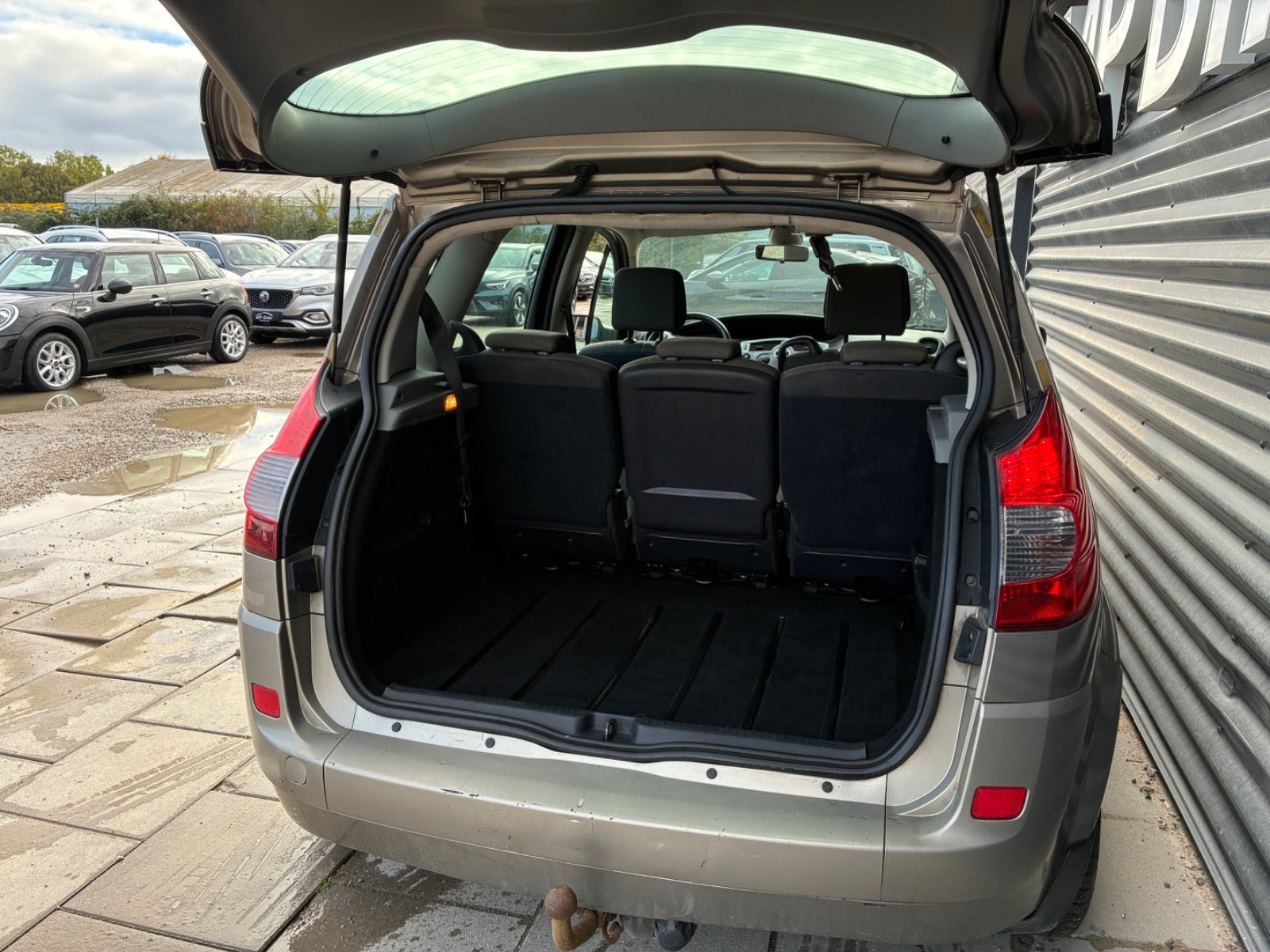 Orange Renault Scenic II fra 2008