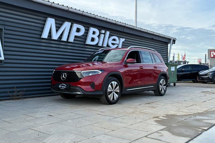 Rød Mercedes EQB250+ fra 2025