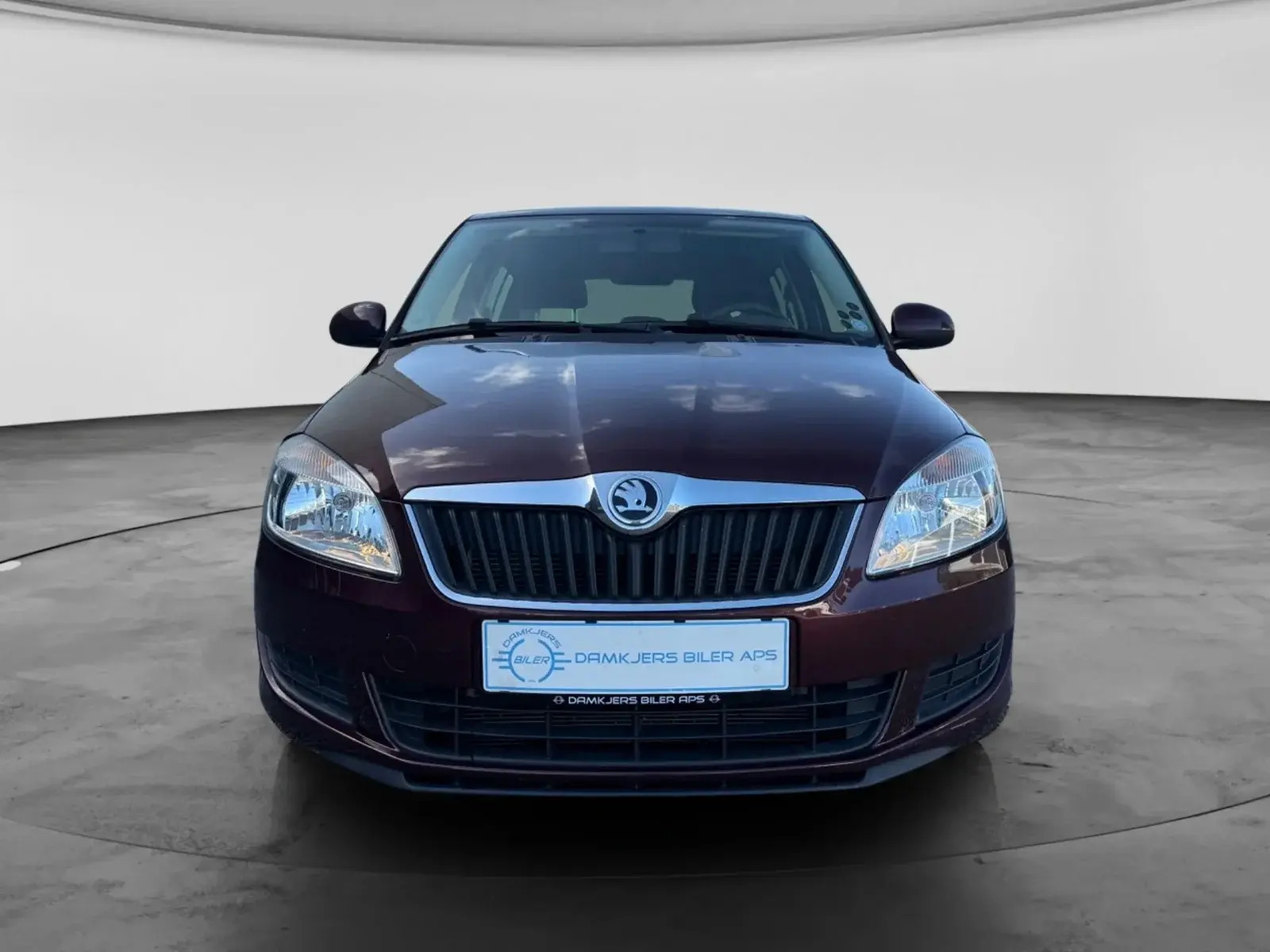 Rød Skoda Fabia fra 2013