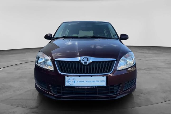 Rød Skoda Fabia fra 2013