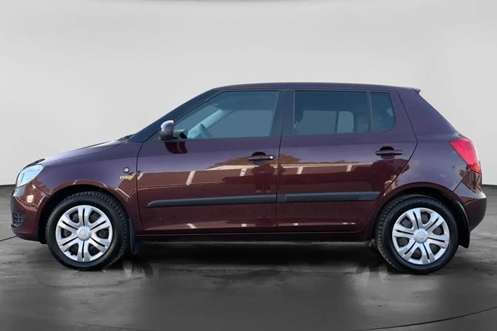 Rød Skoda Fabia fra 2013