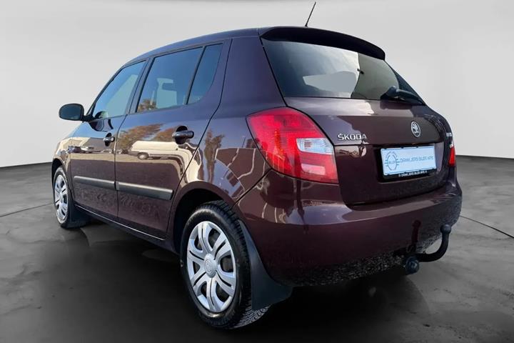 Rød Skoda Fabia fra 2013
