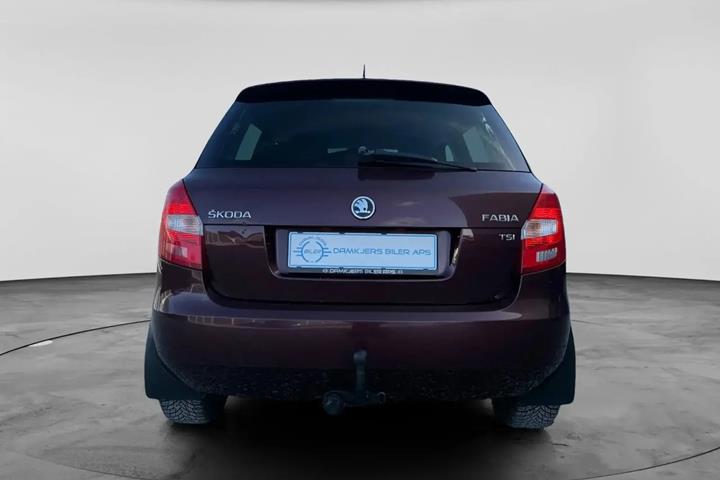 Rød Skoda Fabia fra 2013