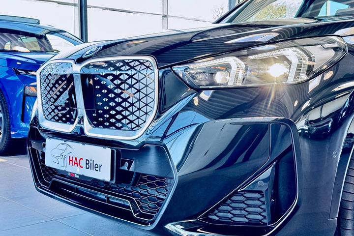 Sort BMW iX1 fra 2025