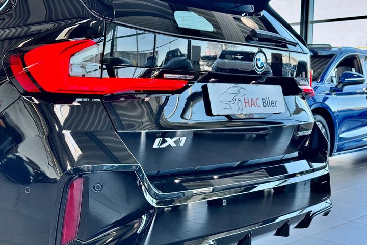 Sort BMW iX1 fra 2025