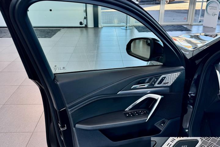Sort BMW iX1 fra 2025