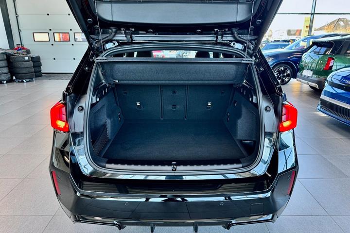 Sort BMW iX1 fra 2025