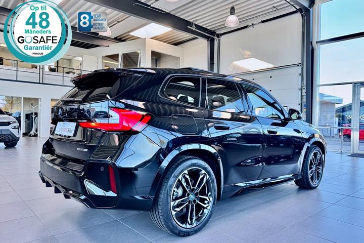 Sort BMW iX1 fra 2025