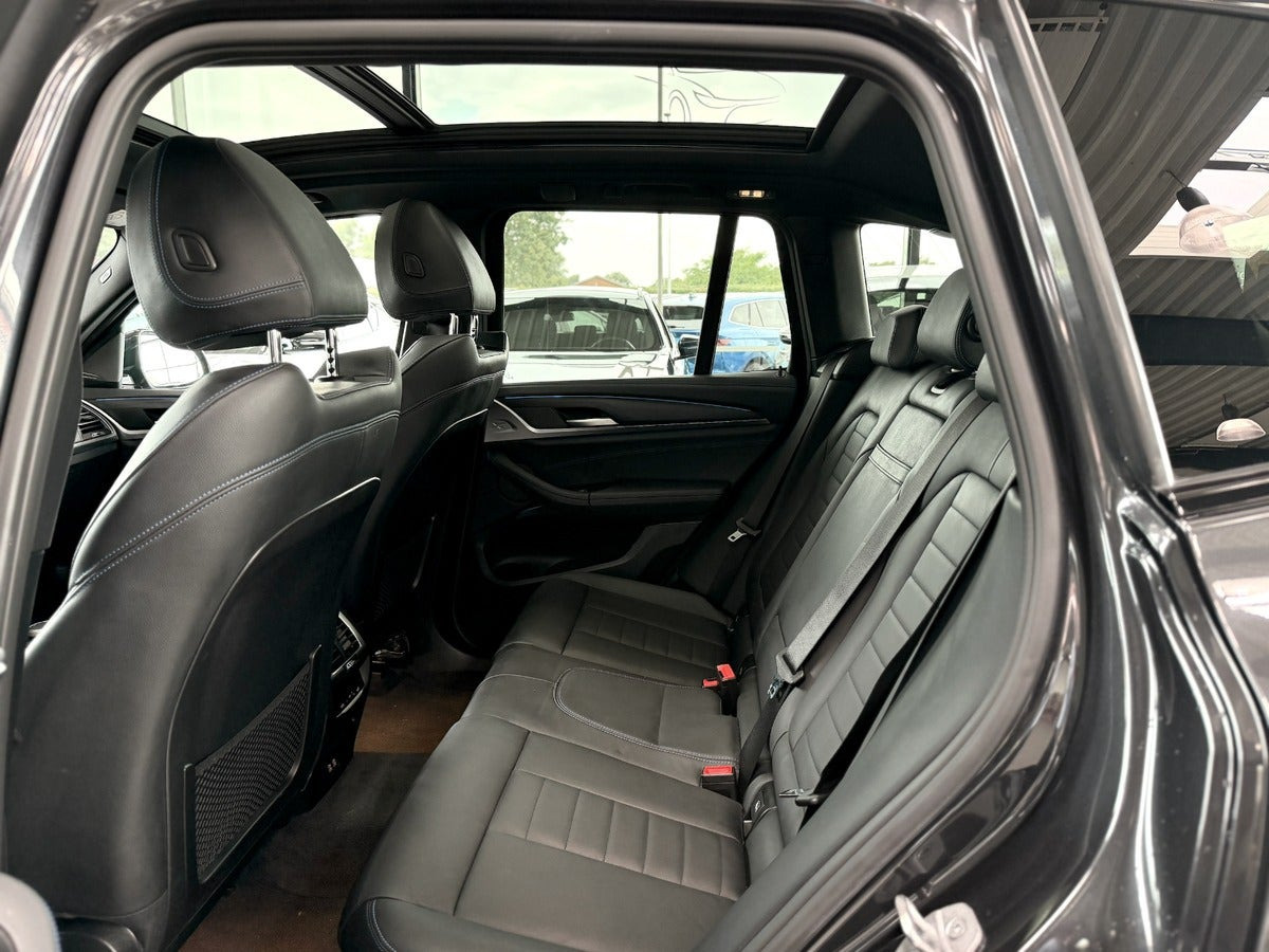 Grå BMW iX3 fra 2023
