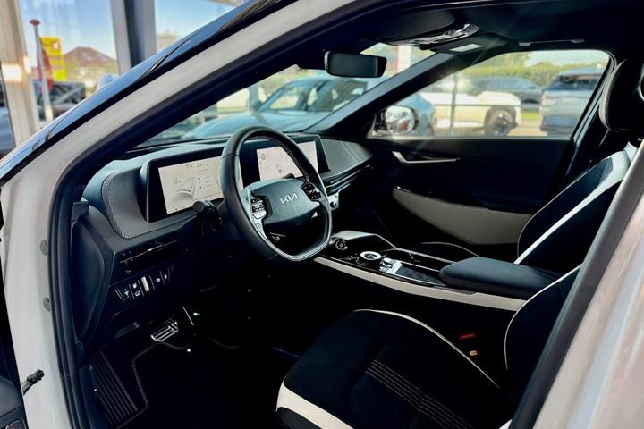 Hvid Kia EV6 fra 2024