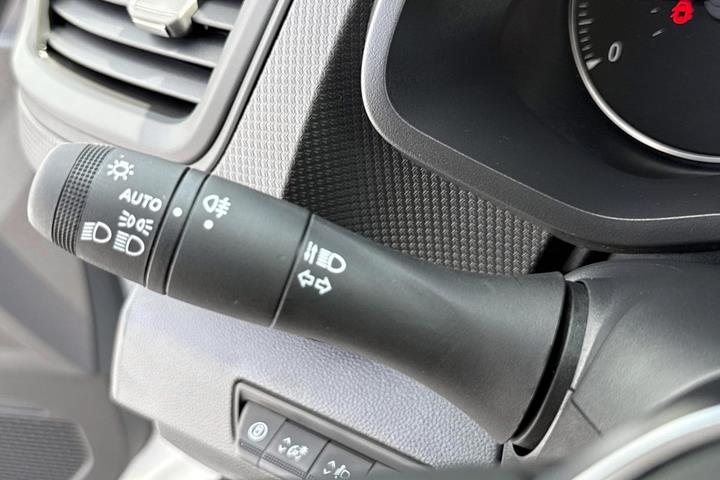 Hvid Renault Trafic fra 2025