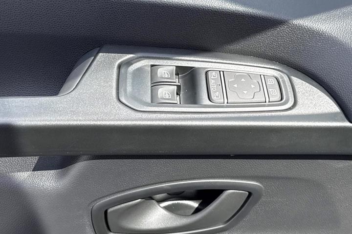 Hvid Renault Trafic fra 2025