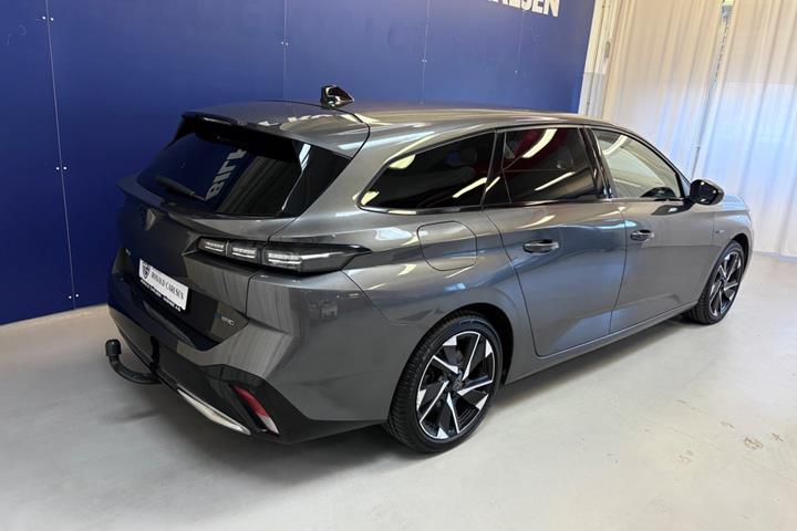 Grå Peugeot 308 fra 2022
