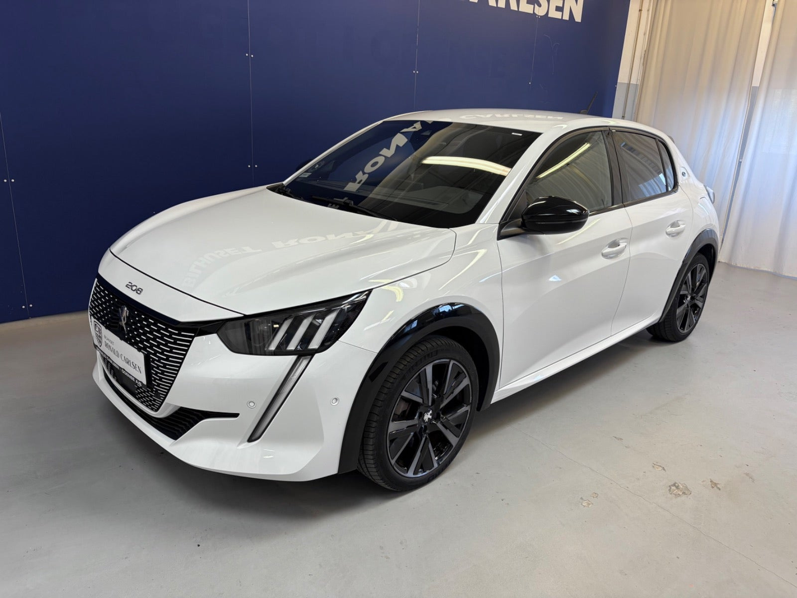 Hvid Peugeot e-208 fra 2023