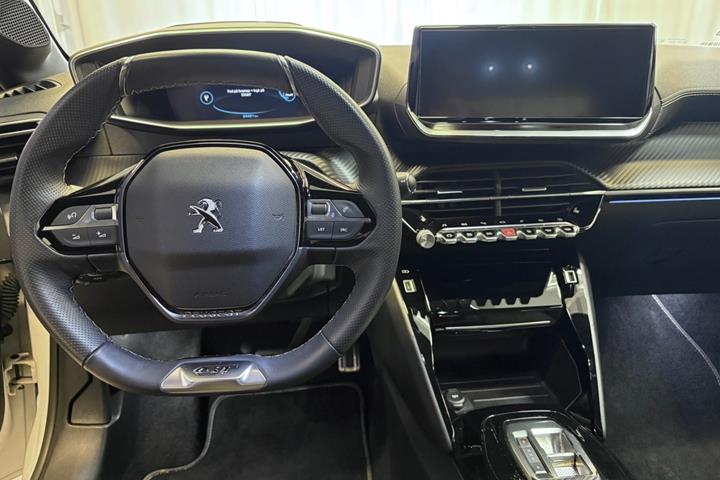 Hvid Peugeot e-208 fra 2023