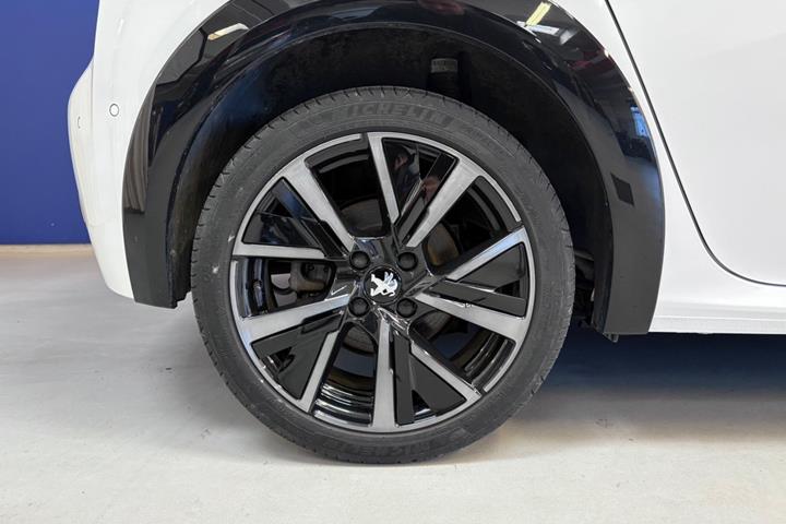 Hvid Peugeot e-208 fra 2023