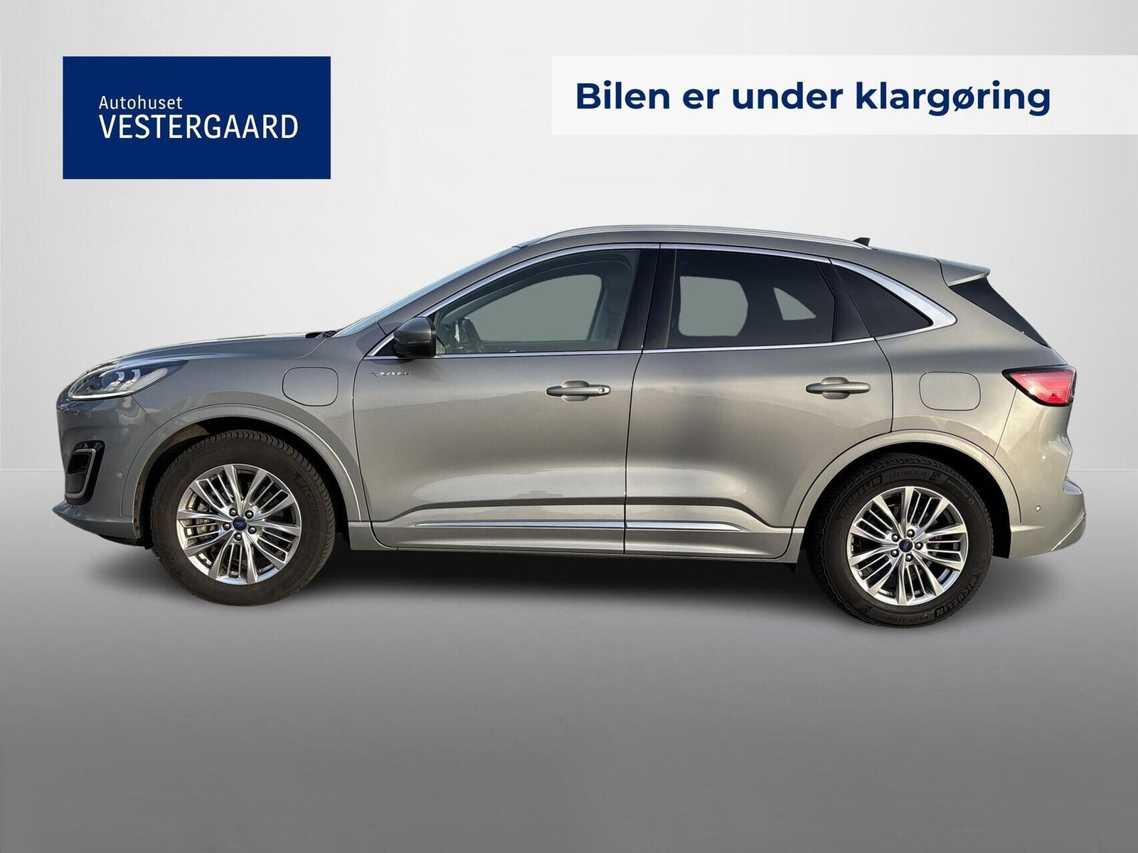 Grå Ford Kuga fra 2021