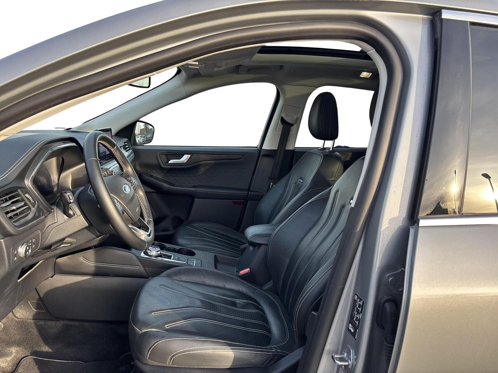 Grå Ford Kuga fra 2021