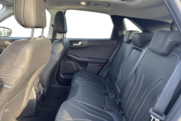 Grå Ford Kuga fra 2021