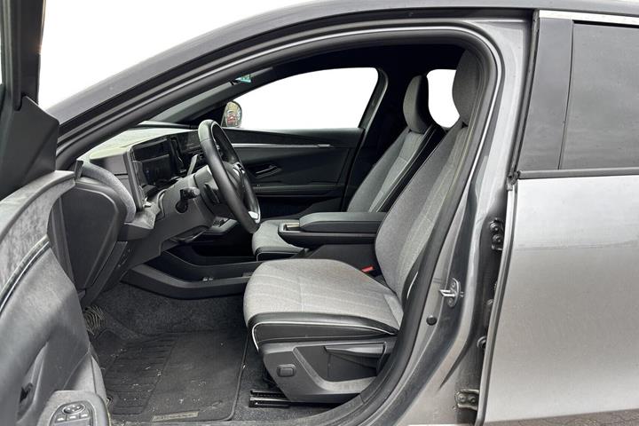 Grå Renault Megane E-Tech fra 2023