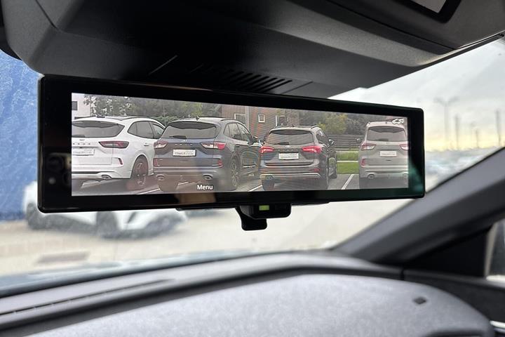 Grå Renault Megane E-Tech fra 2023