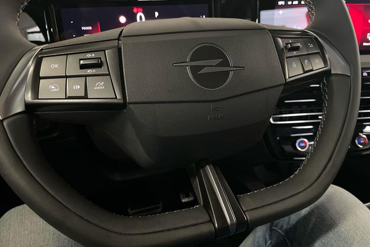 Sort Opel Mokka-e fra 2025