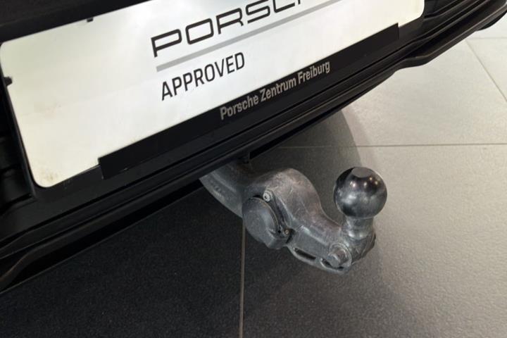 Grå Porsche Macan 4 fra 2025